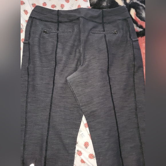Lululemon crop pants, size 10. - Picture 14 of 16